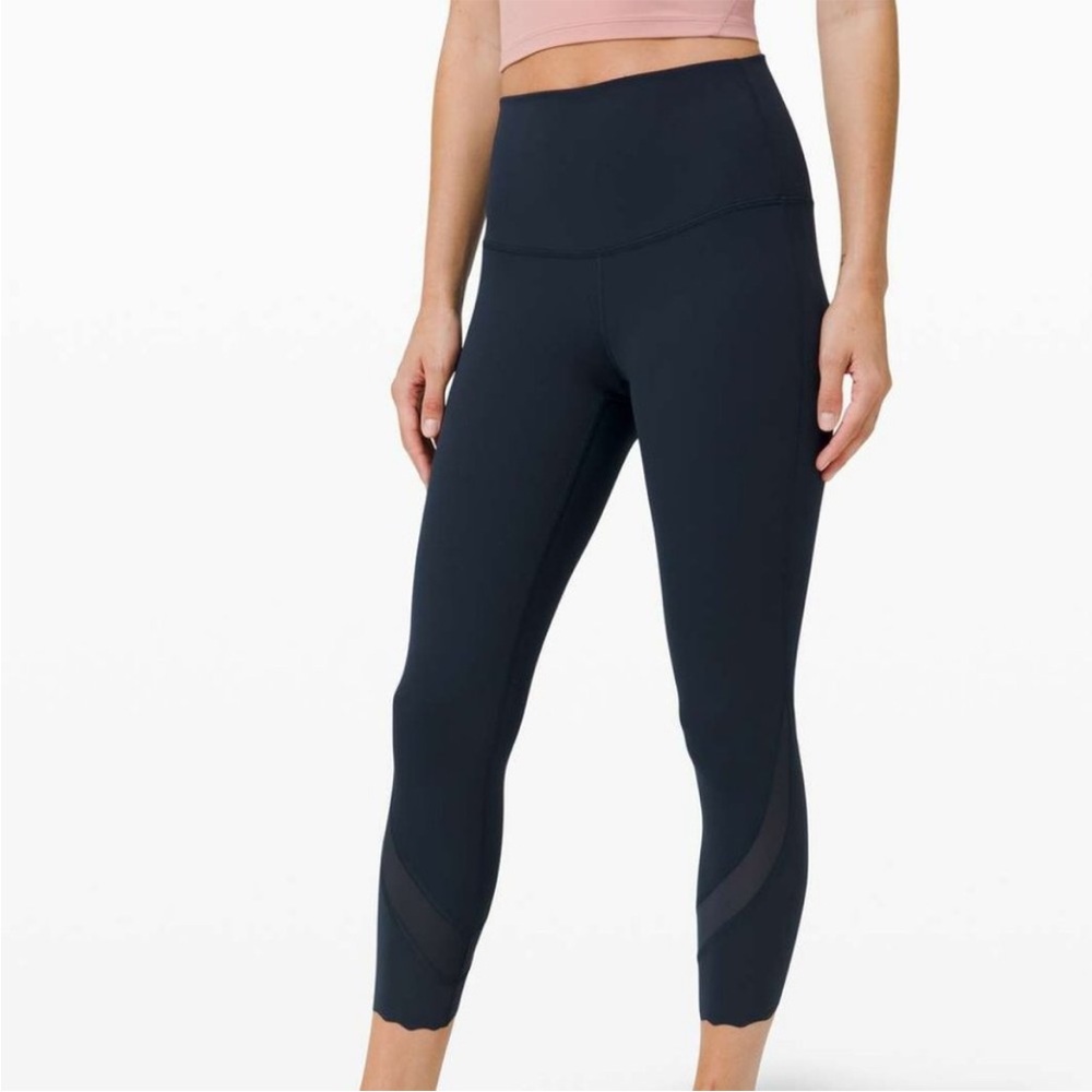 Lululemon Wunder Under High-Rise Crop 23" Scallop leggings Sz 10 Navy
